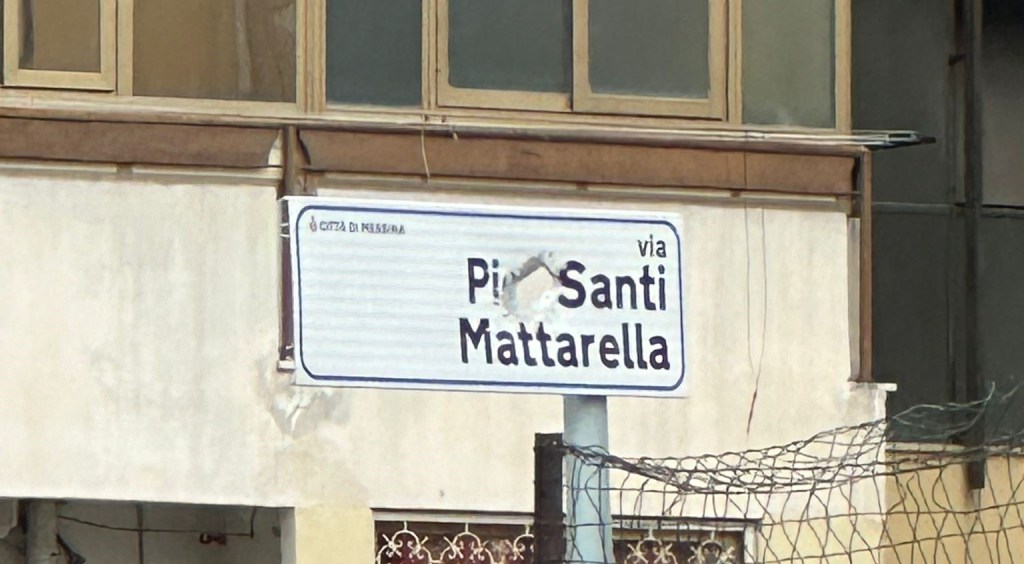 Via Piersanti Mattarellla: il nome deturpato dalle pallottole a Bonrdonaro