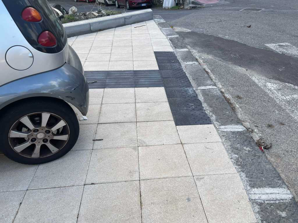 parcheggio su scivoli
