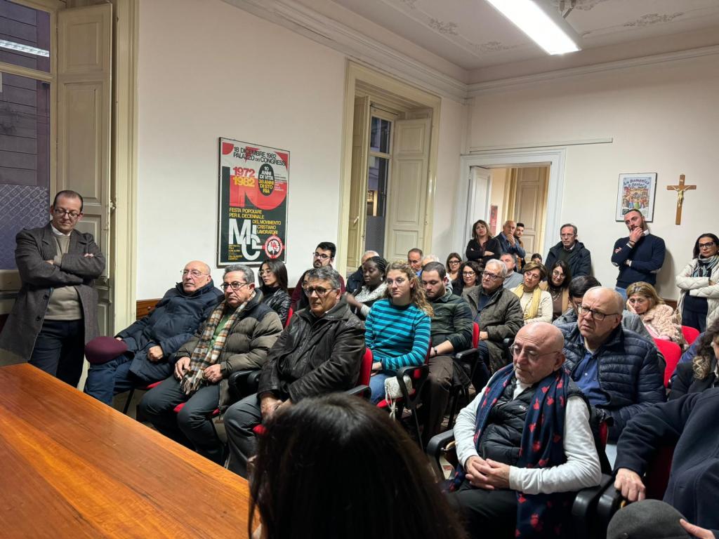Pubblico Mcl per incontro con Accolla