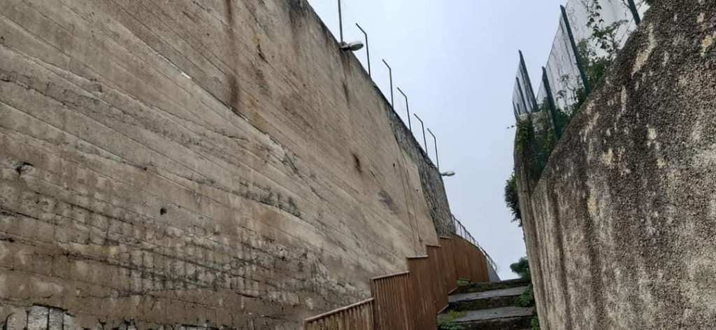 rometta centro abbattimento muro cemento armato