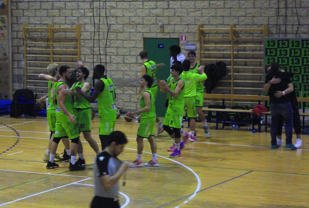 abbraccio a fine partita