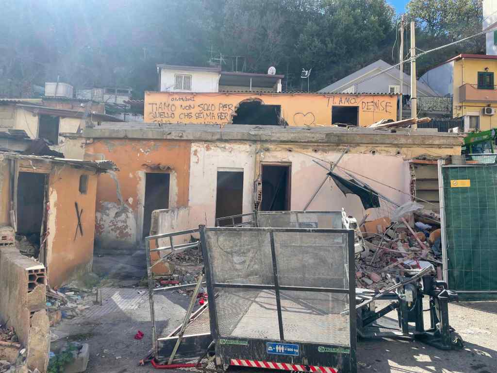 demolizioni baracche camaro