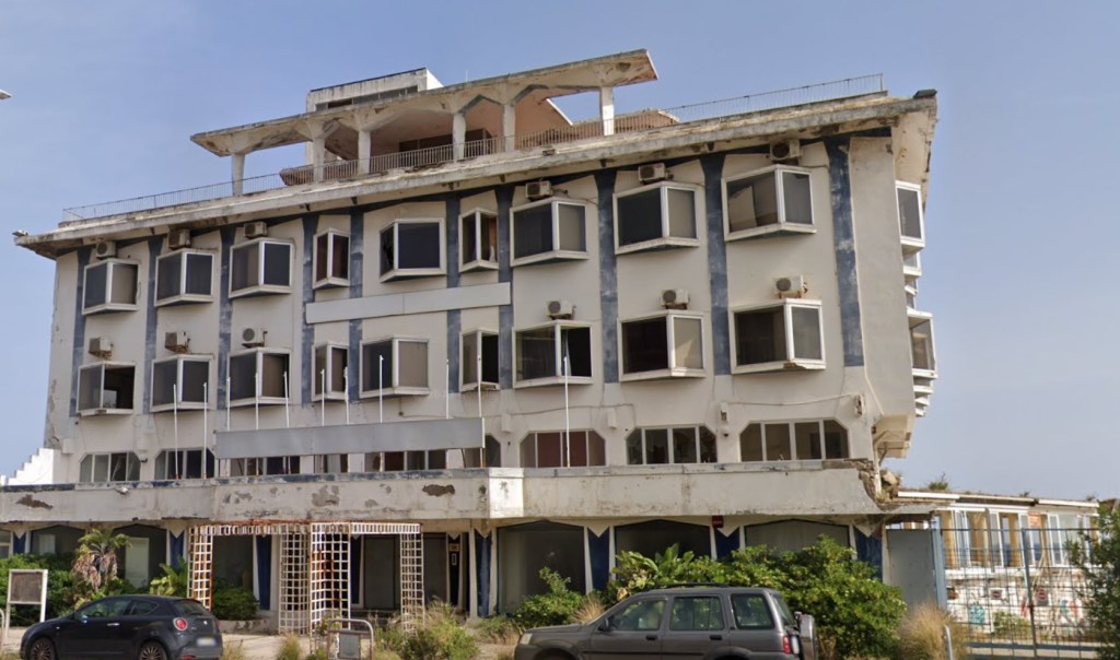 Ex hotel e lido di Mortelle