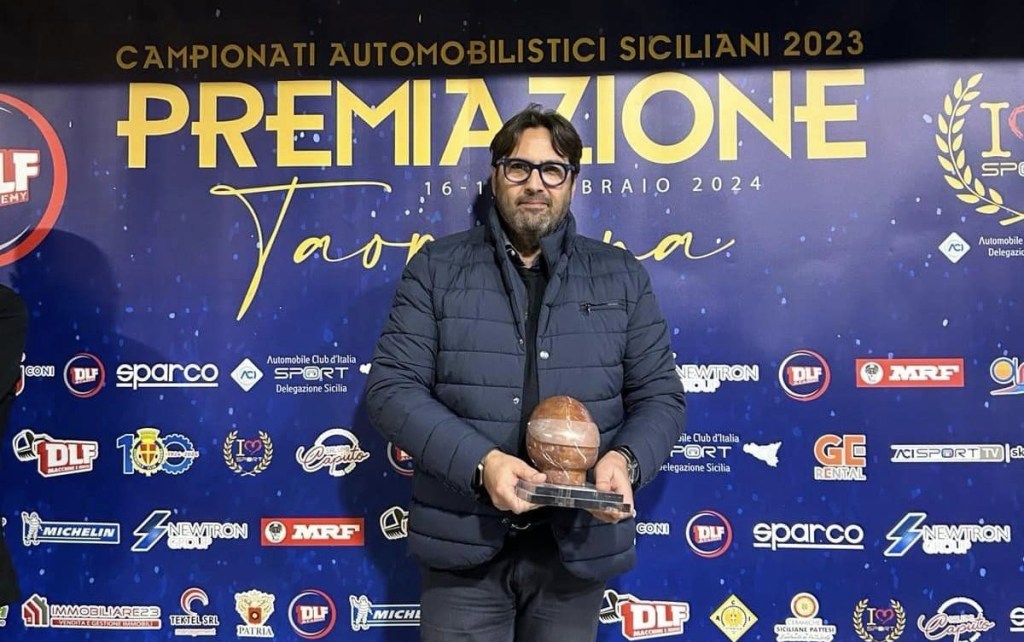 antonio ricciari col premio di taormina