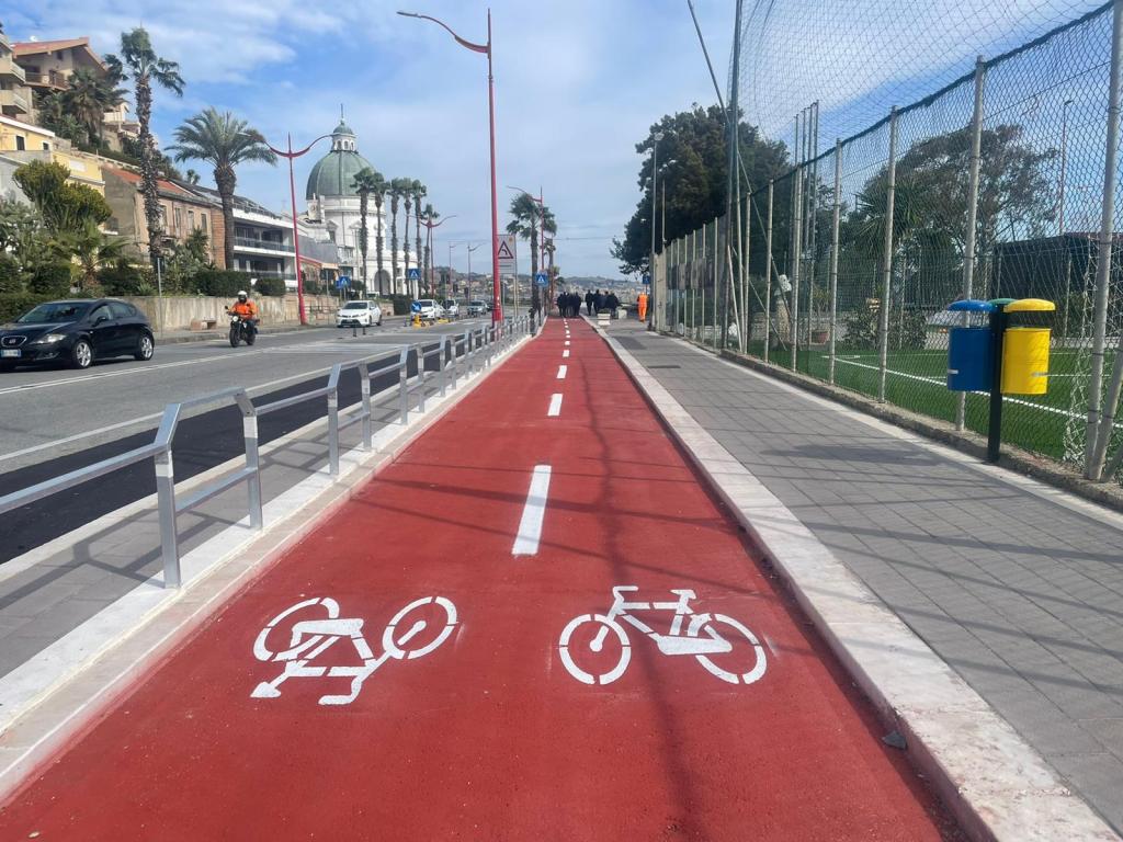 Inaugurata la pista ciclabile al Trocadero