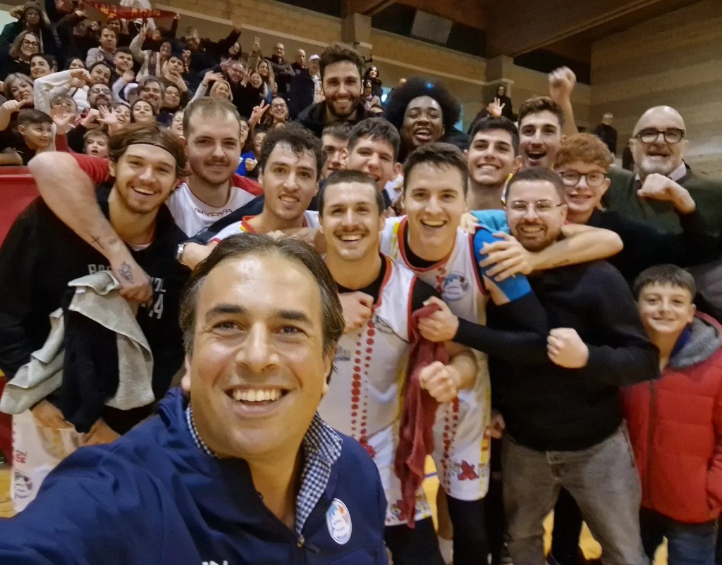 basket school selfie post vittoria