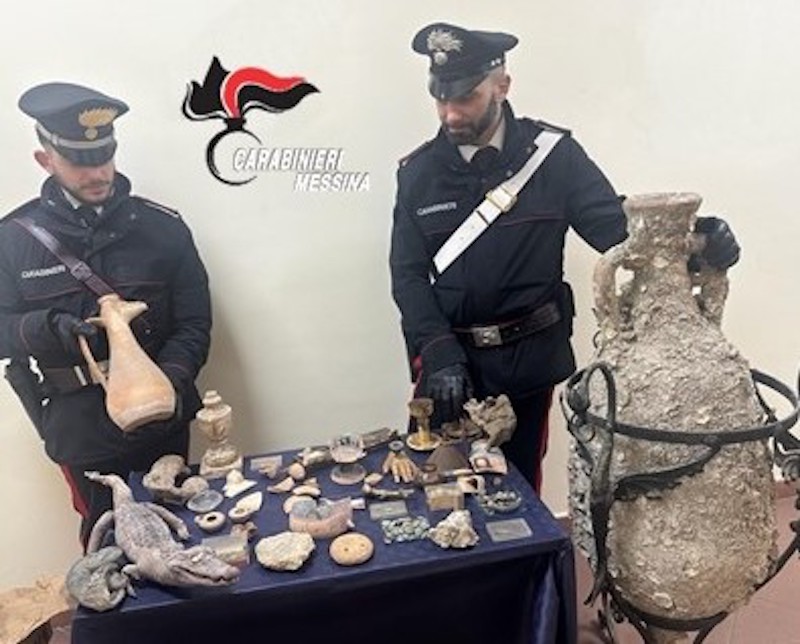 I reperti sequestrati dai carabinieri