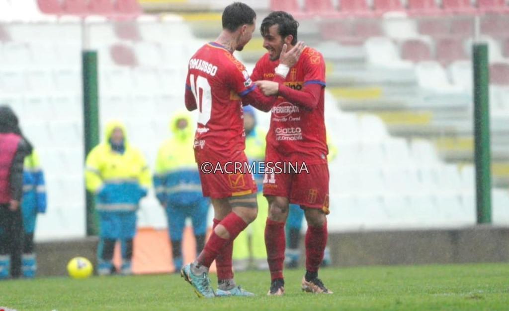 emmausso e zunno si abbracciano