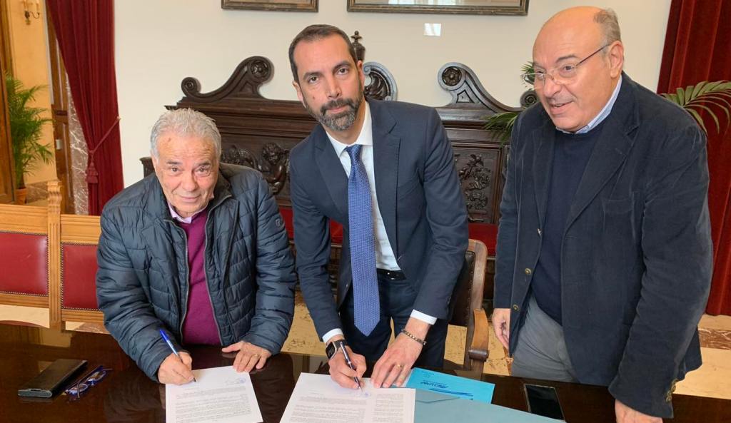 il momento della firma con sciotto basile finocchiaro
