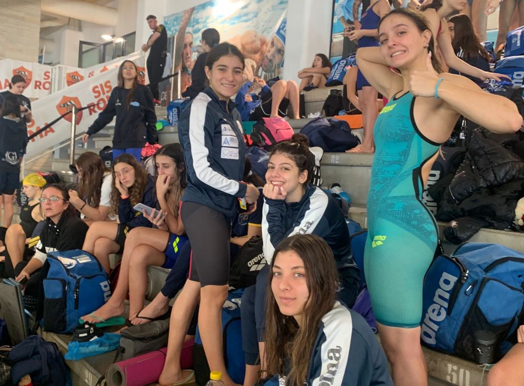 le ragazze swimblu in tribuna