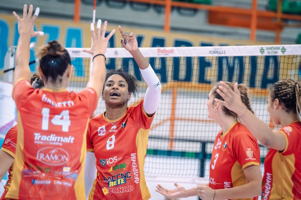 Payne festeggia con le compagne