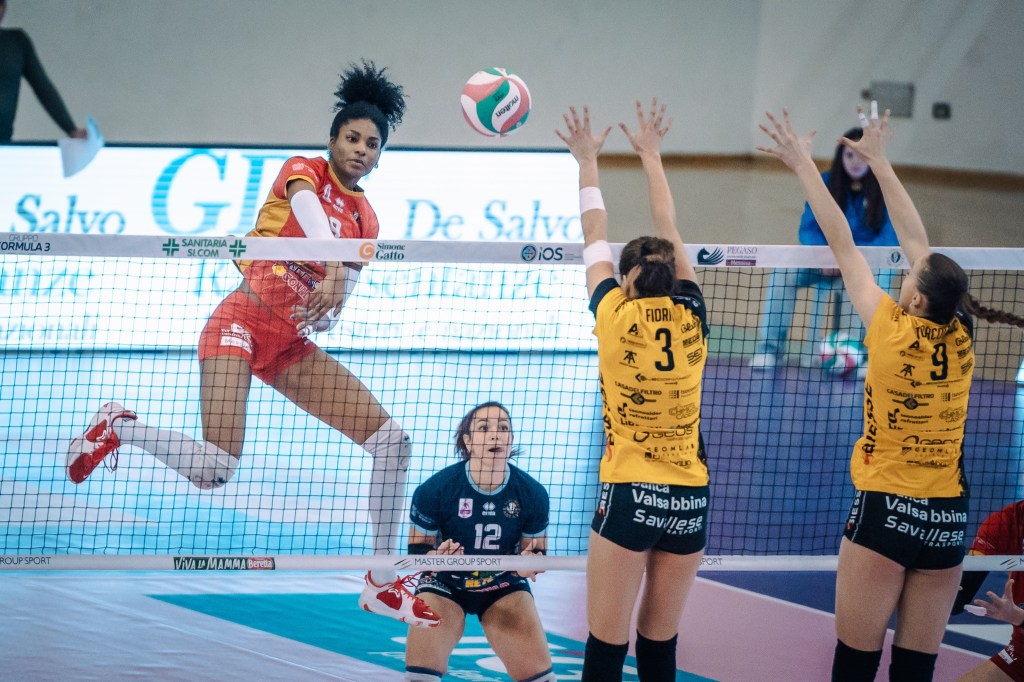 Payne mentre schiaccia durante una partita