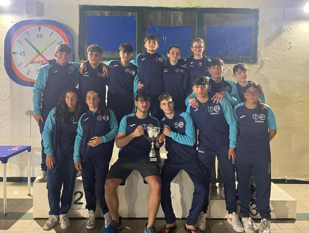 gruppo fondo con la coppa