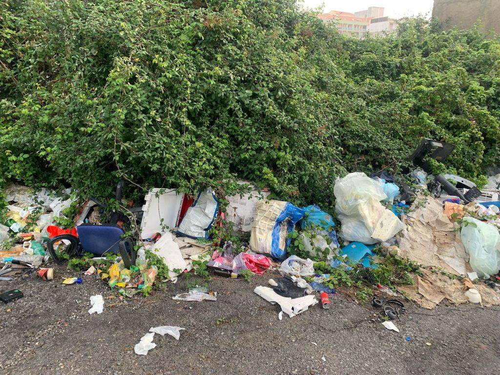 Discarica rifiuti svincolo Messina centro