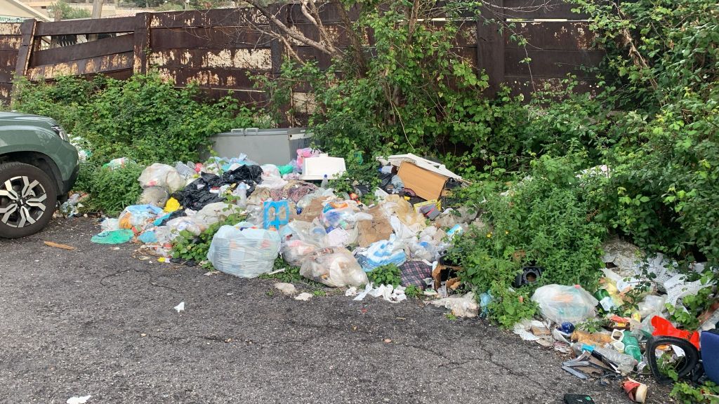 Discarica rifiuti svincolo Messina centro