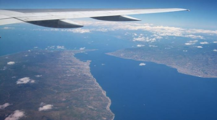 Vola sullo Stretto di Messina