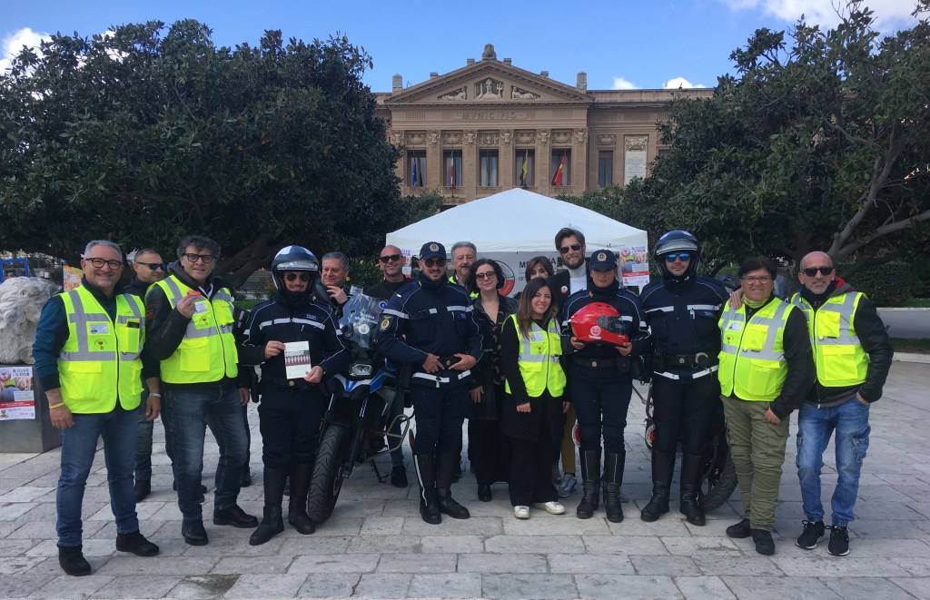 consegna casco rosso messina