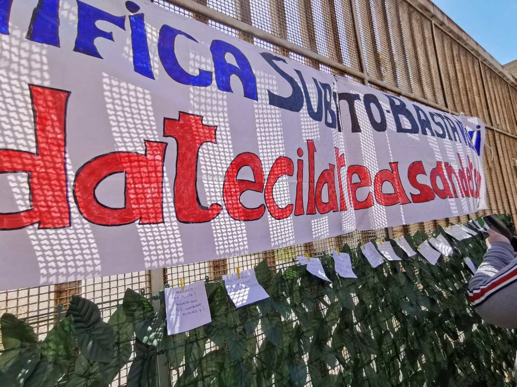 Manifestazione per ex Sanderson