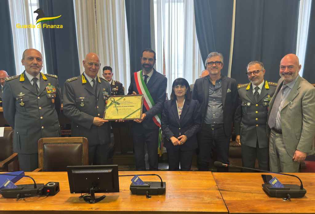 Messina dà la cittadinanza onoraria alla Guardia di finanza