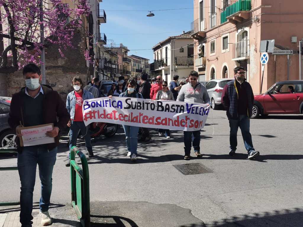 Manifestazione per ex Sanderson