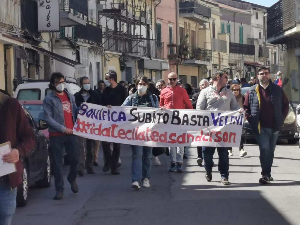 Manifestazione per ex Sanderson