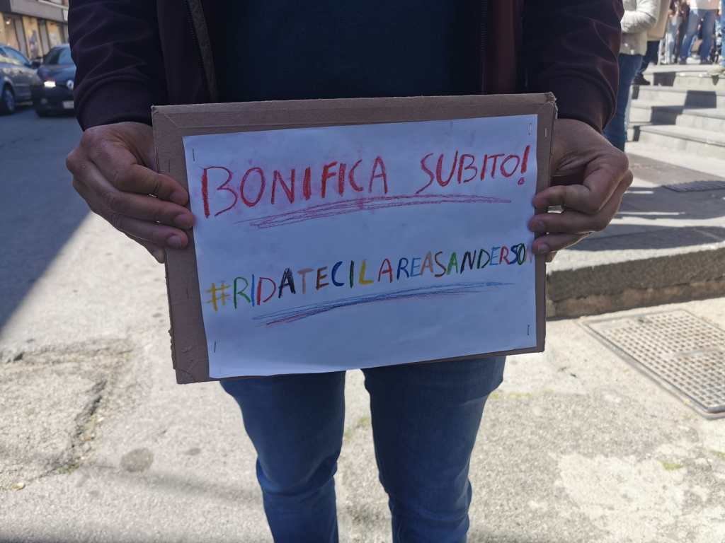 Manifestazione per ex Sanderson