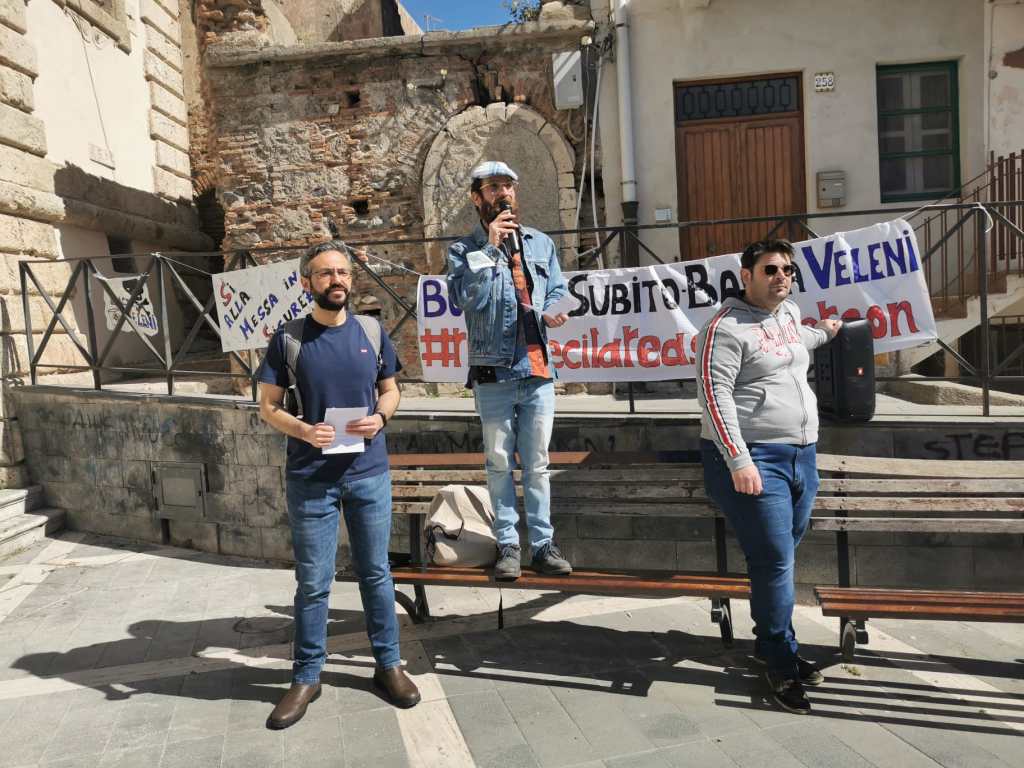 Manifestazione per ex Sanderson