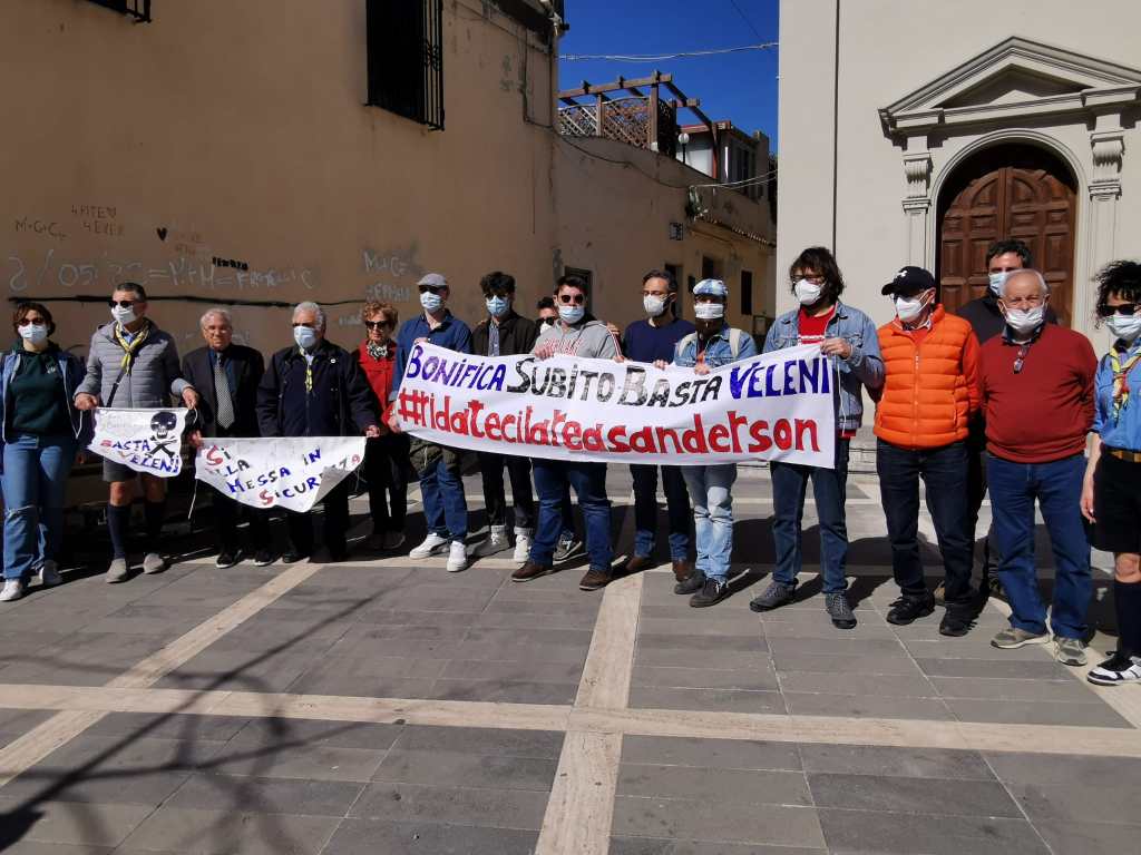 Manifestazione per ex Sanderson