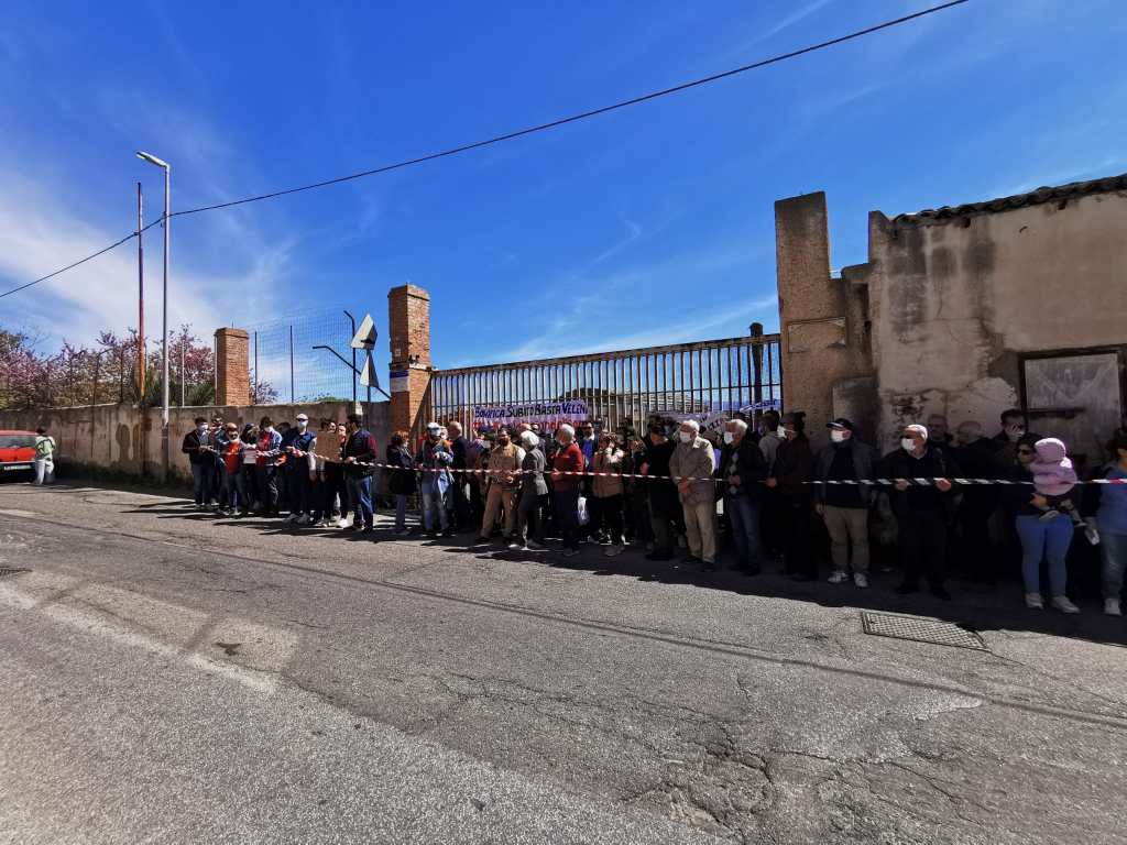 Manifestazione per ex Sanderson