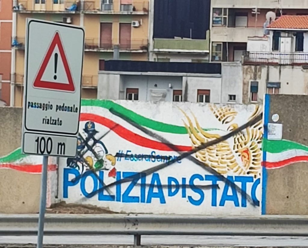 Murale polizia a Giostra