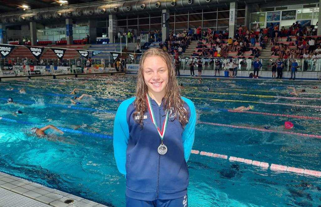 arcudi posa a riccione con la medaglia