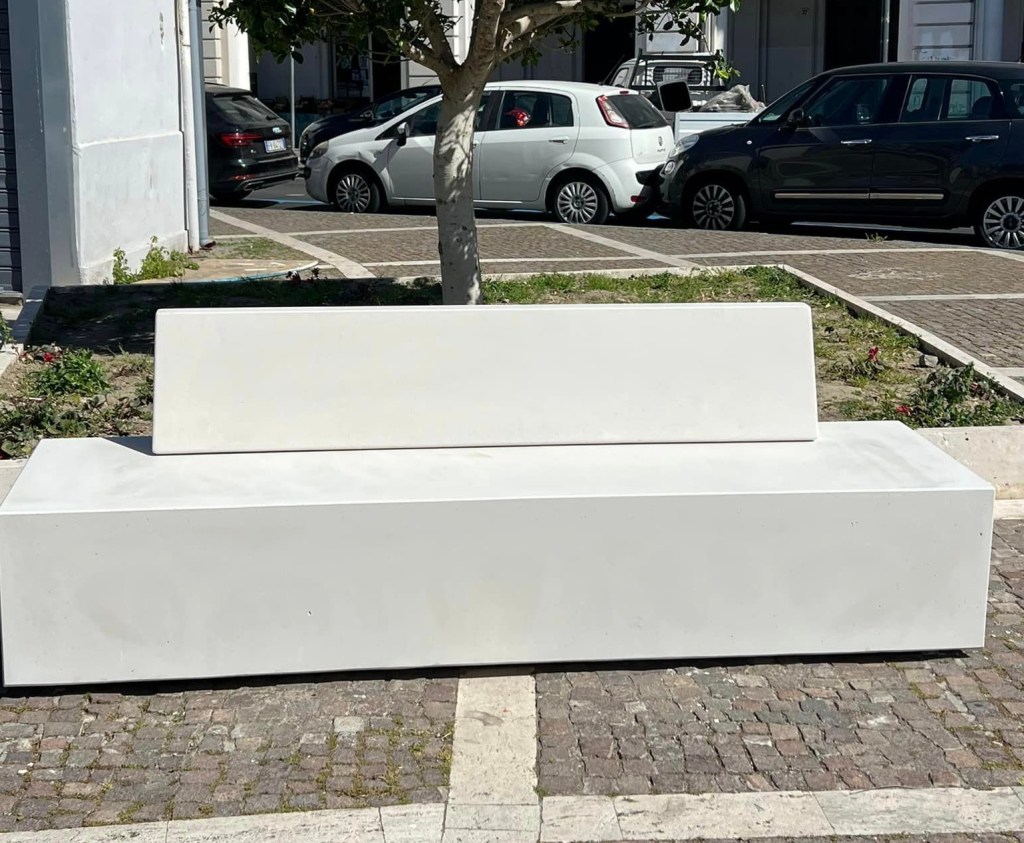 piazza del popolo panchine