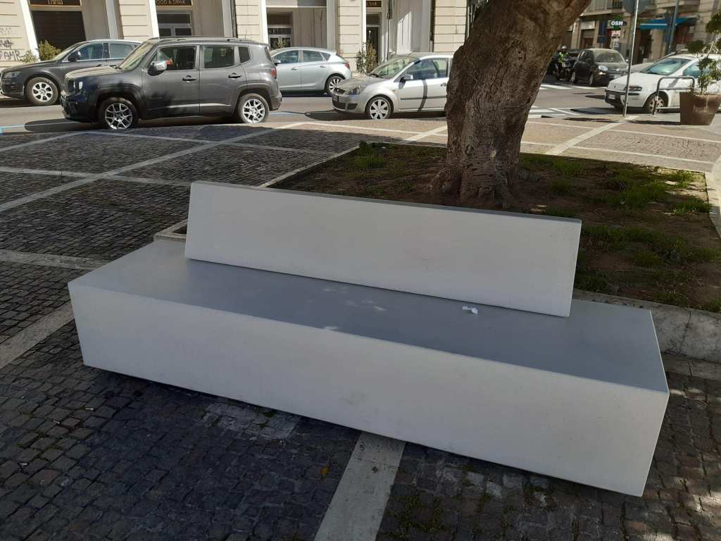 piazza del popolo panchine