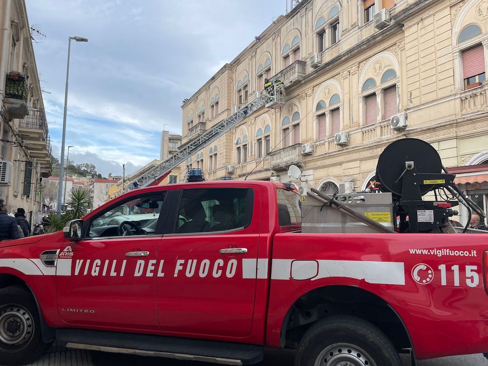 Via Placida l'intervento dei Vigili del Fuoco