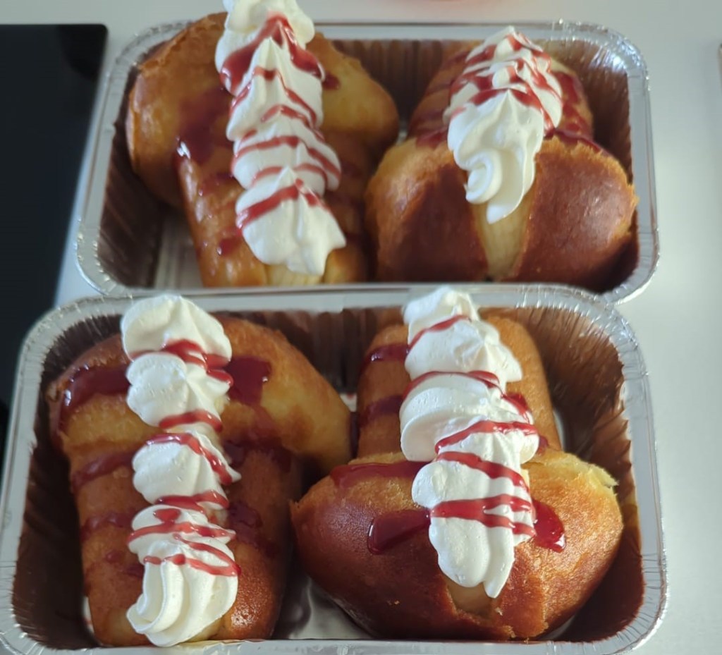 Babà ripieno di panna