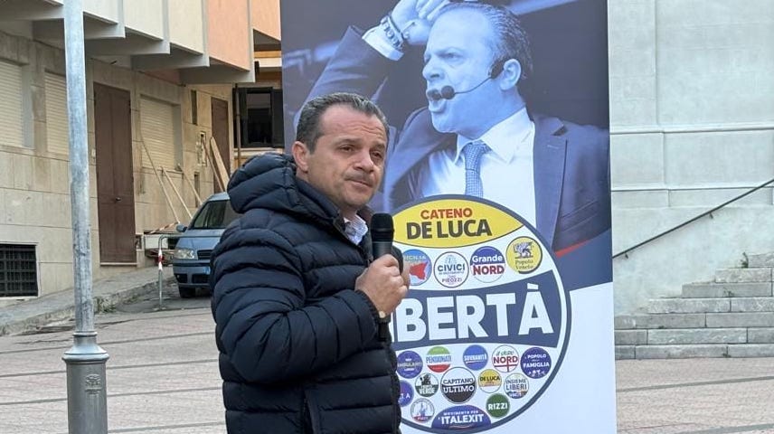 Cateno De Luca vuol proseguire le cure a casa ma i medici si oppongono