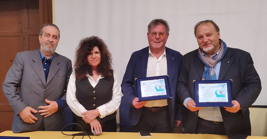 La consegna delle targhe ai relatori