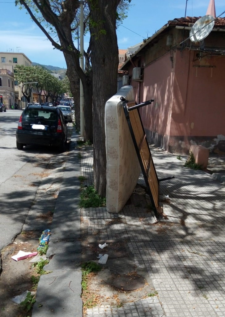 Mobili per strada
