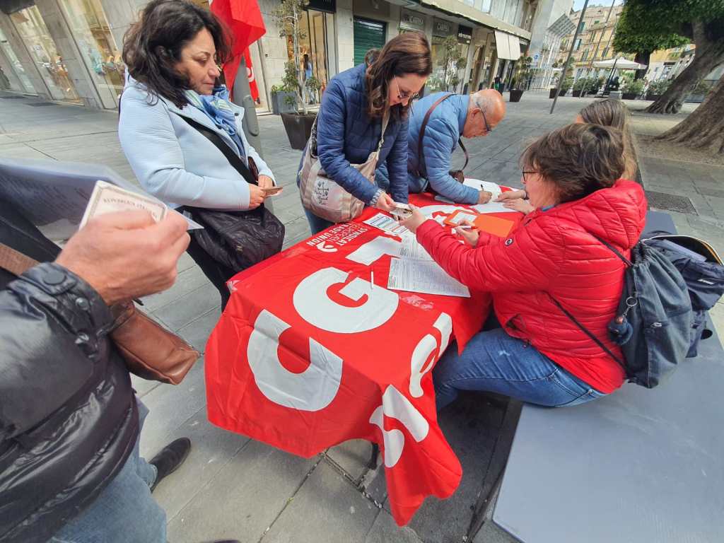 Raccolta firme Cgil contro il Jobs Act