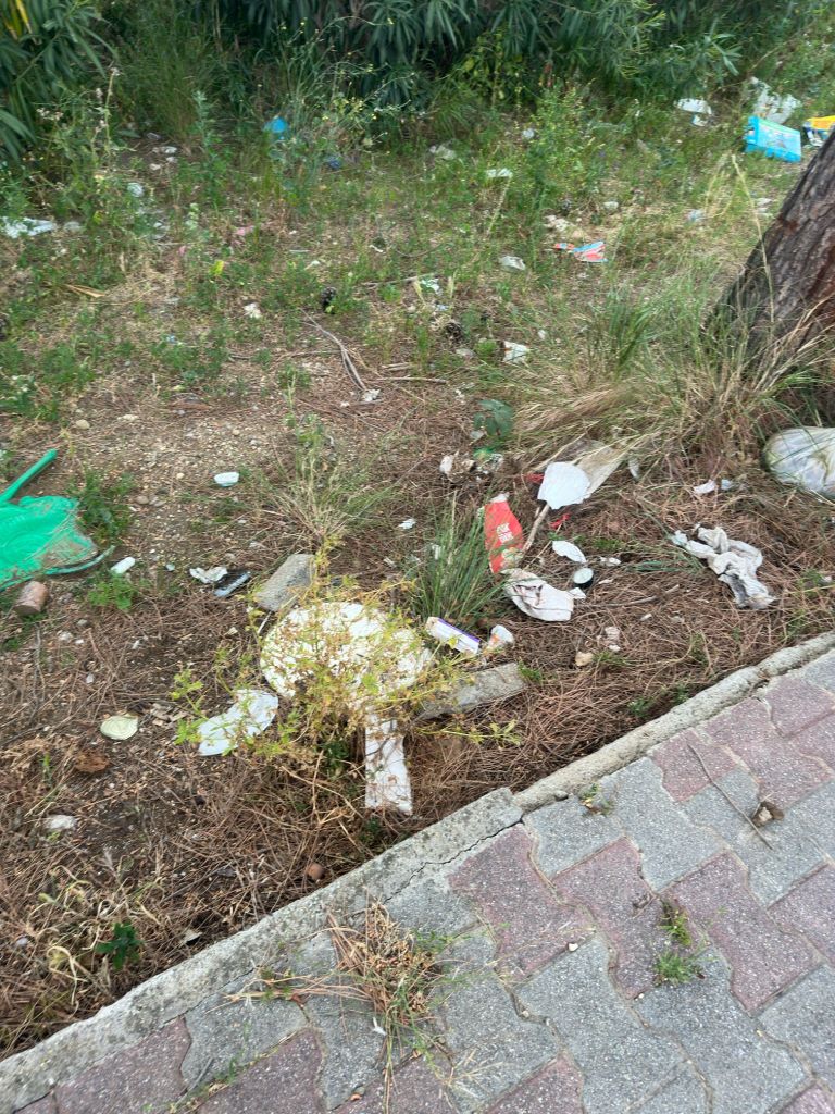 Rifiuti abbandonati a Messina