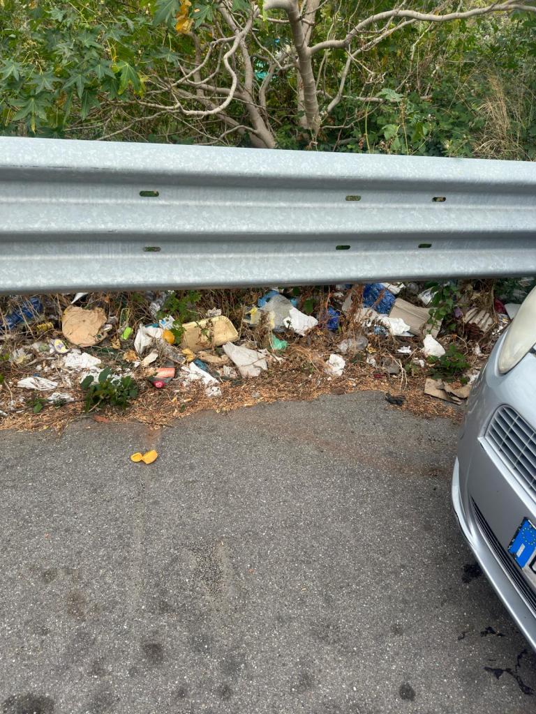 Rifiuti abbandonati a Messina
