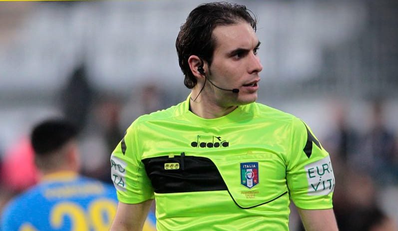 alberto santoro mentre arbitra