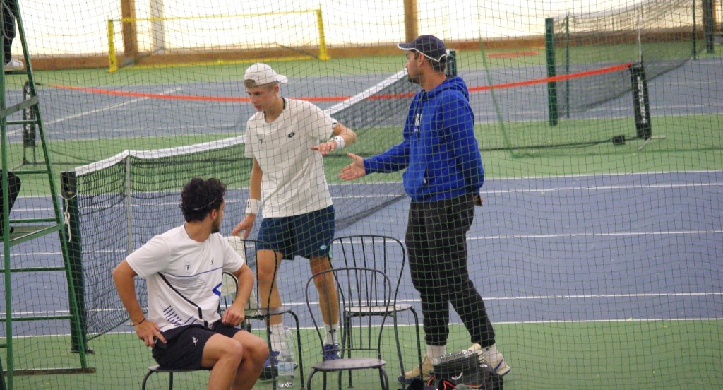 cinque tra maina e la panchina