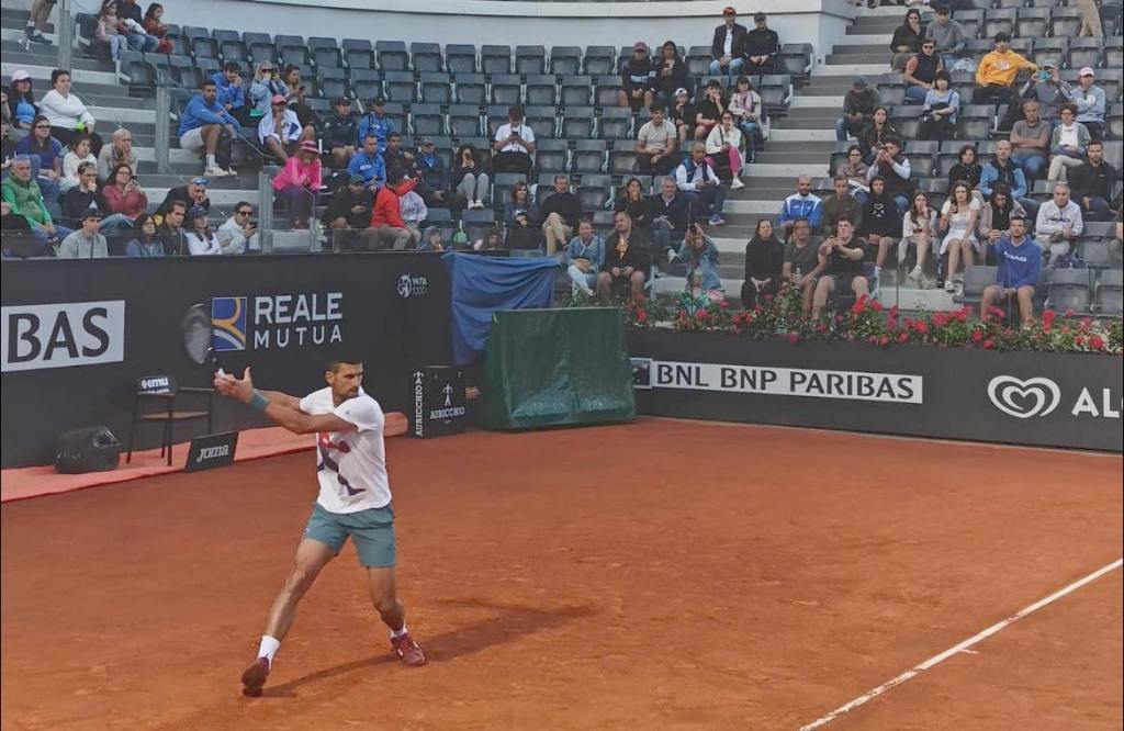 djokovic si allena sul centrale di roma