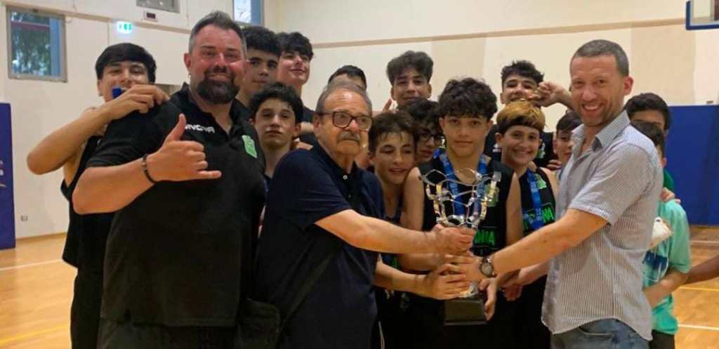 la squadra con la coppa