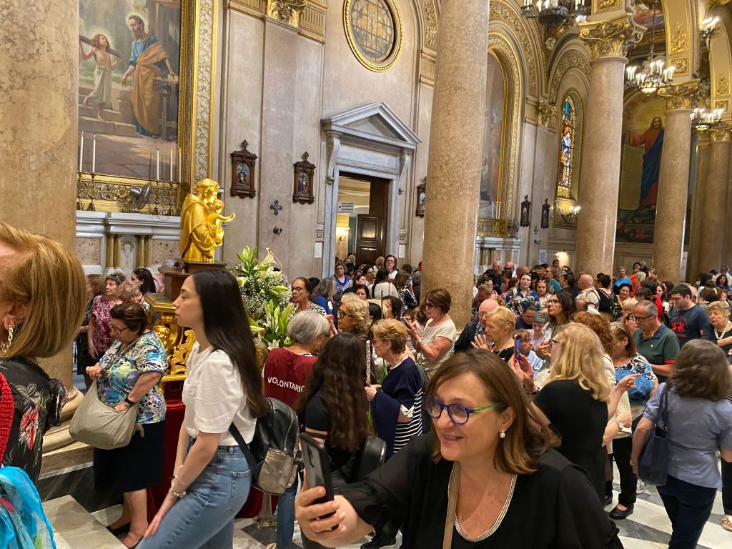 Bagno di folla per Sant'Antonio a Messina