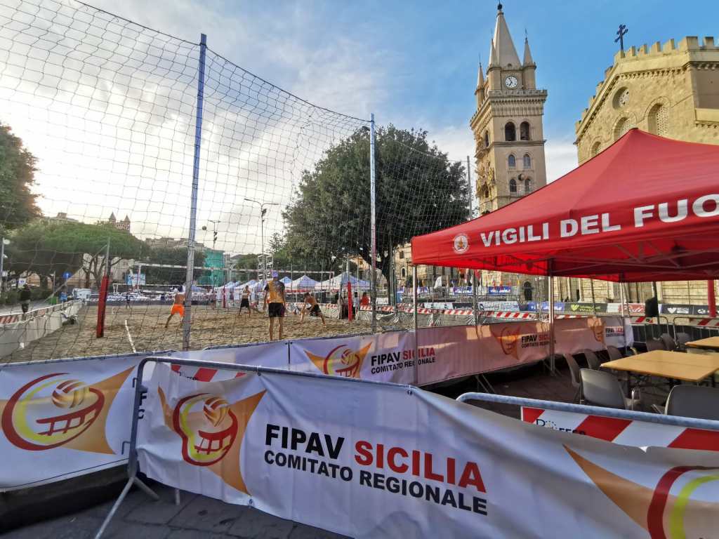 La beach arena in piazza Duomo