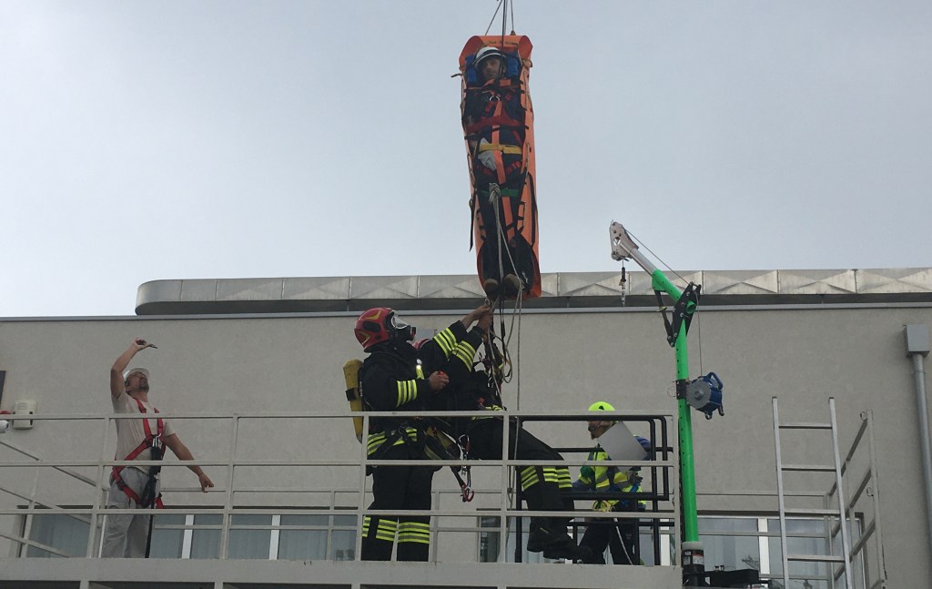 simulazione salvataggio operaio