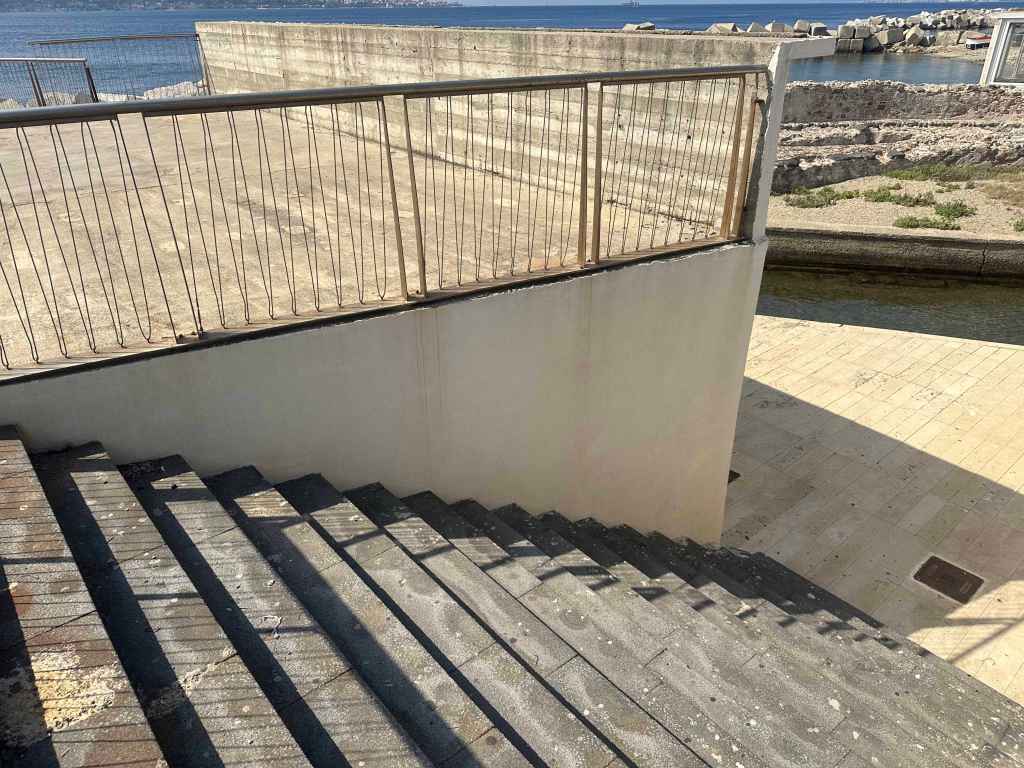 isola pedonale pavimentazione torre faro