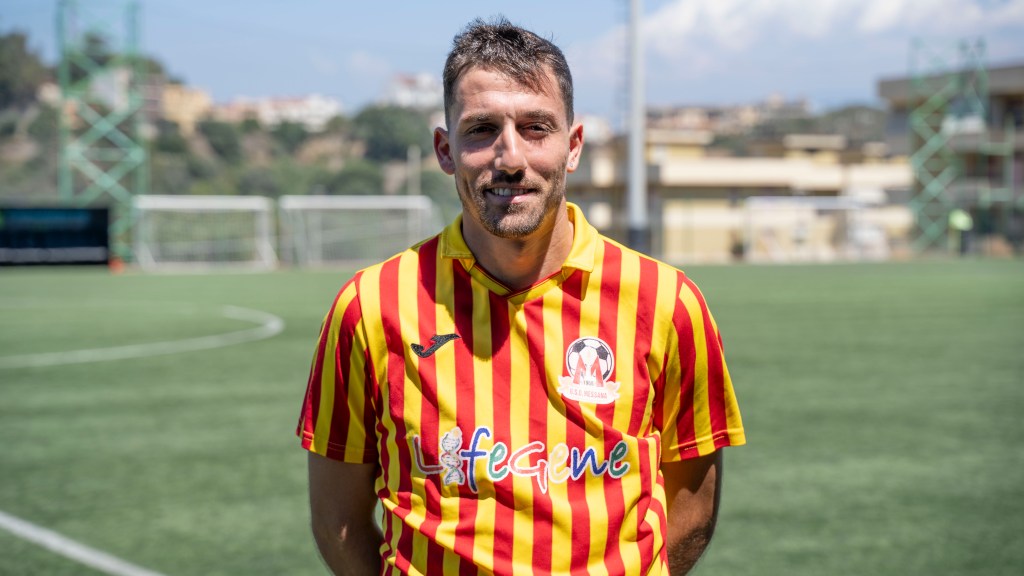 fragapane in maglia messana a l'ambiente stadium